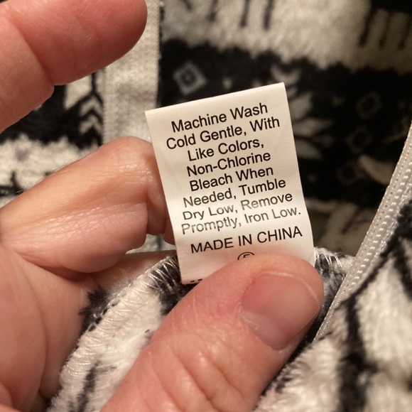 Fuzzy black/white Nordic Onesie women’s Small pajamas NWOT - Picture 6 of 6